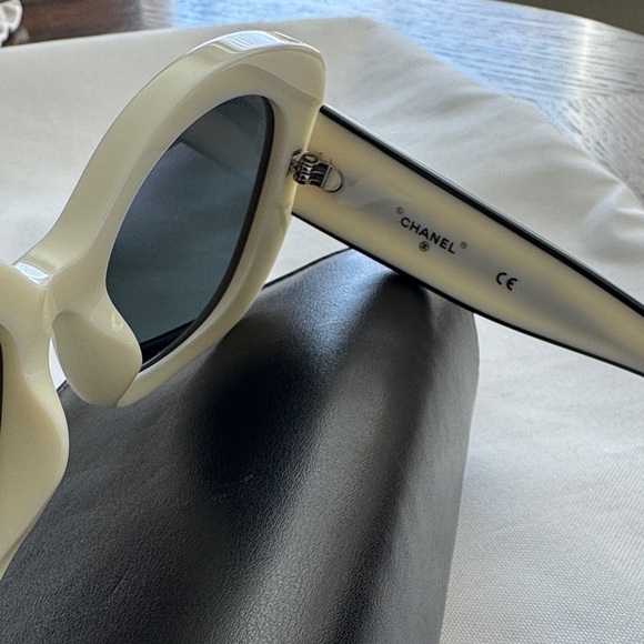 CHANEL Bold White Sunglasses - Picture 7 of 8